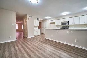 10818 Briar Forest Dr, Houston, TX 77042 - Photo 7