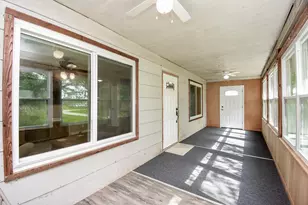 225 Swallow Dr, Palacios, TX 77465 - Photo 11