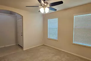 930 Sage St, Baytown, TX 77521 - Photo 9