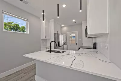 9301 E Avenue L #B, Houston, TX 77012 - Photo 1