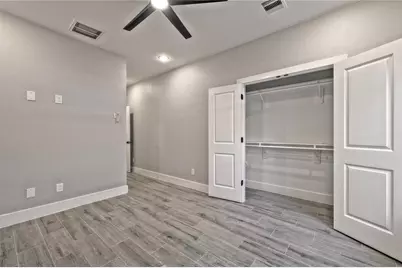 9301 E Avenue L #B, Houston, TX 77012 - Photo 3