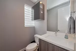 5919 E Post Oak Ln, Houston, TX 77055 - Photo 15