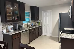 306 Isles End Rd, Tiki Island, TX 77554 - Photo 15