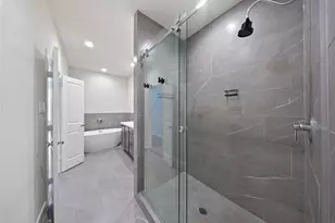 2309 Silva Park Ln, Houston, TX 77091 - Photo 11