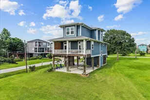 403 W Shore Dr, Clear Lake Shores, TX 77565 - Photo 9