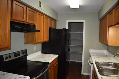 9700 Leawood Boulevard #1702, Houston, TX 77099 - Photo 7