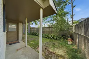 1501 Early Ln, Houston, TX 77055 - Photo 9