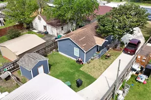 409 Robert Lee Rd, Houston, TX 77009 - Photo 5