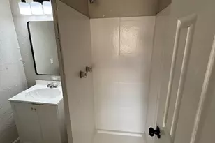 211 W South St, Alvin, TX 77511 - Photo 5