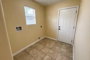 713 E 32nd St, Houston, TX 77022 - Photo 5