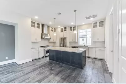 11002 Ayrshire Park Lane, Houston, TX 77043 - Photo 17