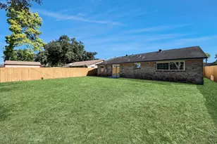 13606 Sunrose Ln, Houston, TX 77045 - Photo 17