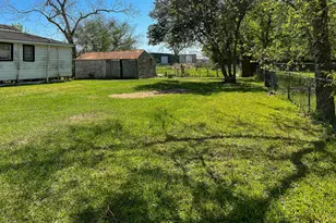 103 Ave I, El Campo, TX 77437 - Photo 5