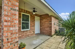 10331 Whisper Bluff Dr, Humble, TX 77396 - Photo 5