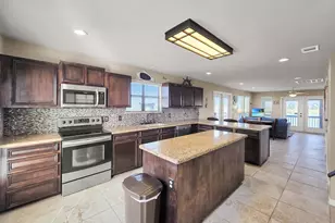 1301 N Monkhouse Dr, Crystal Beach, TX 77650 - Photo 21