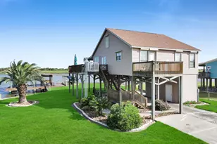 1301 N Monkhouse Dr, Crystal Beach, TX 77650 - Photo 7