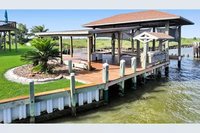 1301 N Monkhouse Drive, Crystal Beach, TX 77650 - Photo 37
