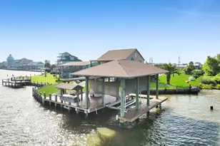 1301 N Monkhouse Dr, Crystal Beach, TX 77650 - Photo 43