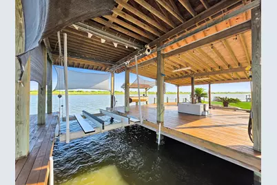 1301 N Monkhouse Drive, Crystal Beach, TX 77650 - Photo 47