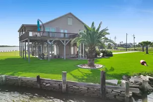1301 N Monkhouse Dr, Crystal Beach, TX 77650 - Photo 5