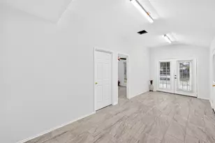 2135 Falling Oaks Rd, Houston, TX 77038 - Photo 33