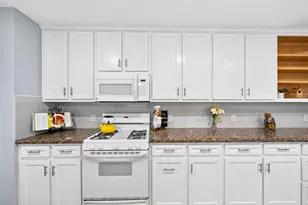 2135 Falling Oaks Rd, Houston, TX 77038 - Photo 9