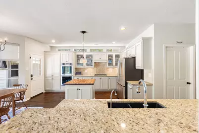 6 N Cochrans Green Circle, The Woodlands, TX 77381 - Photo 9