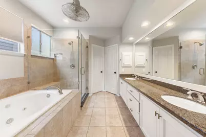 6 N Cochrans Green Circle, The Woodlands, TX 77381 - Photo 15