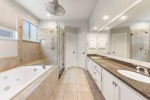 6 N Cochrans Green Cir, The Woodlands, TX 77381 - Photo 15