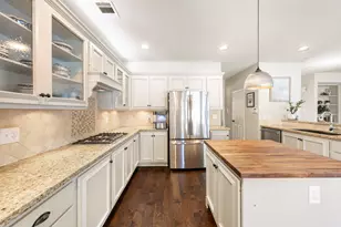 6 N Cochrans Green Cir, The Woodlands, TX 77381 - Photo 11