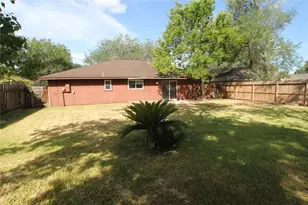 2634 Heritage Colony Dr, Webster, TX 77598 - Photo 9