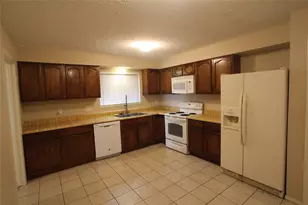 2634 Heritage Colony Dr, Webster, TX 77598 - Photo 3