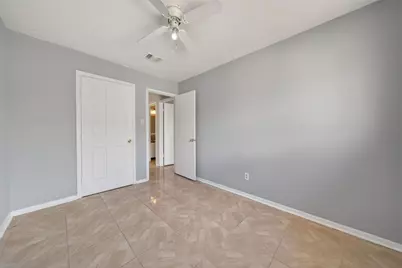 6426 Old Chatham Lane, Houston, TX 77035 - Photo 37