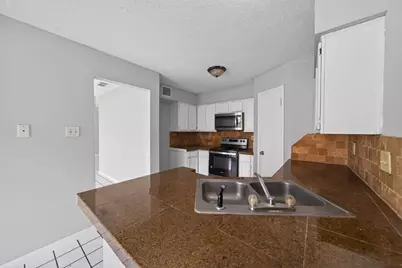 6426 Old Chatham Lane, Houston, TX 77035 - Photo 15
