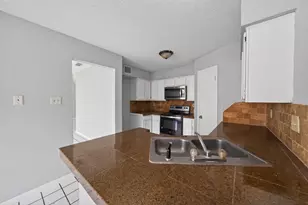 6426 Old Chatham Ln, Houston, TX 77035 - Photo 15