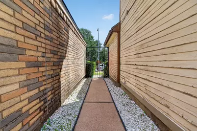6426 Old Chatham Lane, Houston, TX 77035 - Photo 43