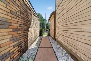 6426 Old Chatham Ln, Houston, TX 77035 - Photo 43