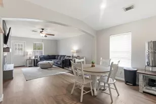 122 Easton Glen Ln, Dickinson, TX 77539 - Photo 9