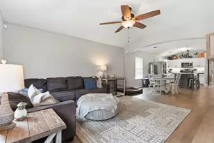 122 Easton Glen Ln, Dickinson, TX 77539 - Photo 3