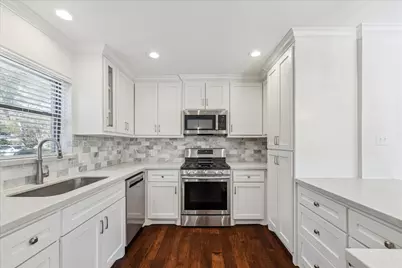 10219 Barwood Drive, Houston, TX 77043 - Photo 17