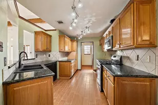 239 County Rd 402, Danbury, TX 77534 - Photo 13