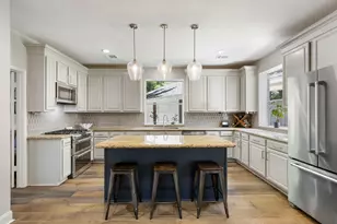 98 W Night Heron Pl, The Woodlands, TX 77382 - Photo 3