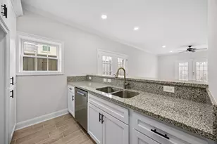 310 Wilcrest Dr, Houston, TX 77042 - Photo 9