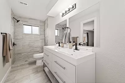 9110 Vickijohn Drive, Houston, TX 77031 - Photo 13