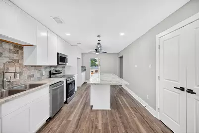 6835 Laughlin Drive, Missouri City, TX 77489 - Photo 9