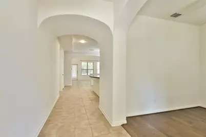 95 Douvaine Court, The Woodlands, TX 77382 - Photo 5