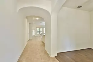 95 Douvaine Ct, The Woodlands, TX 77382 - Photo 5