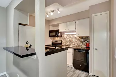 1880 White Oak Drive #102, Houston, TX 77009 - Photo 11