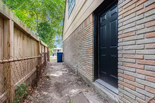 1605 30th St N, Texas City, TX 77590 - Photo 17