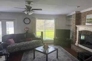 1027 Oleander St, Lake Jackson, TX 77566 - Photo 5